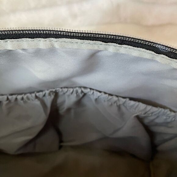 SKIP HOP FLATIRON DIAPER BACKPACK BLACK-WHITE STRIPES gold tone hardwares. - Picture 8 of 13